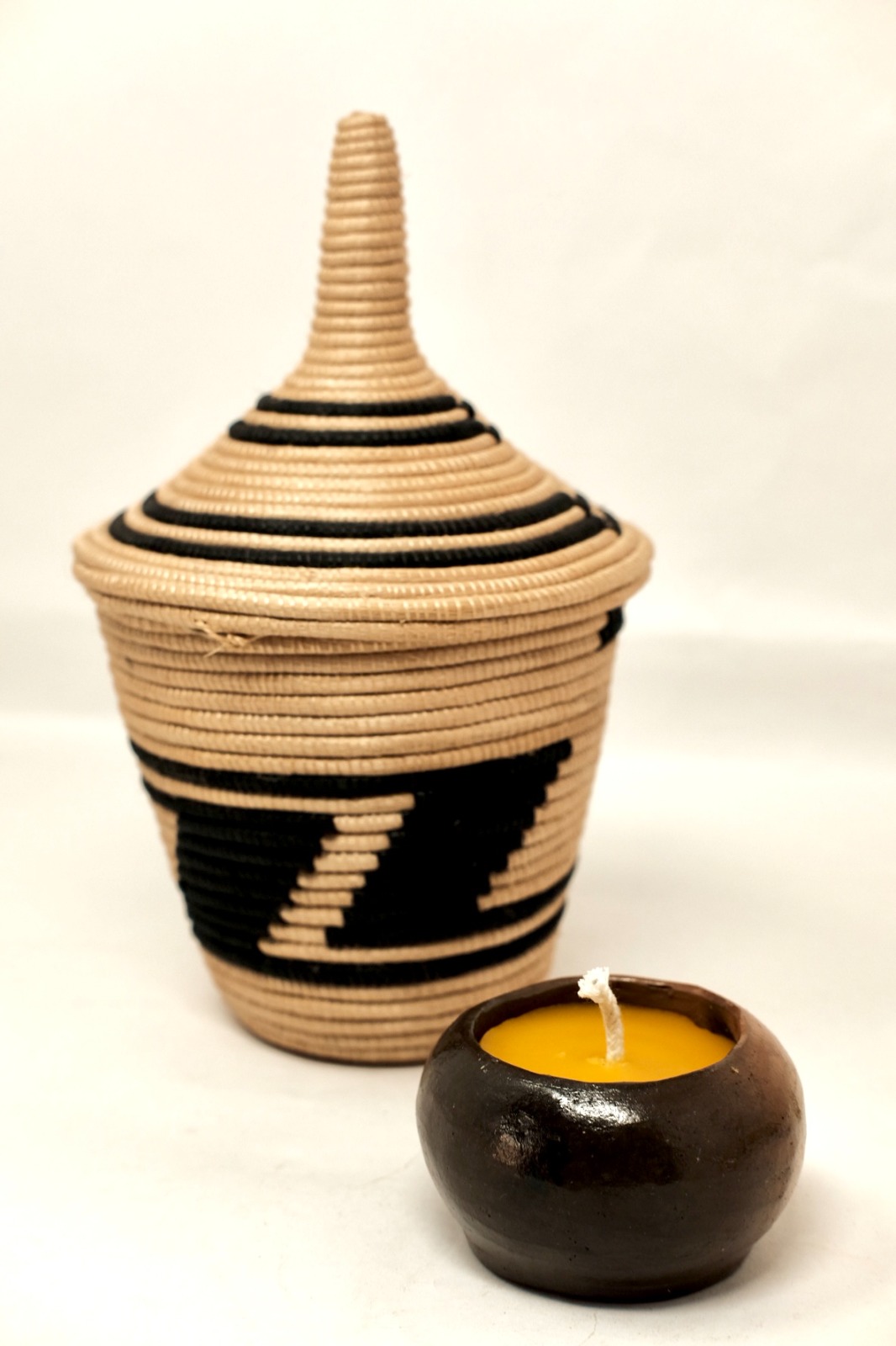 Pot candle with peace basket